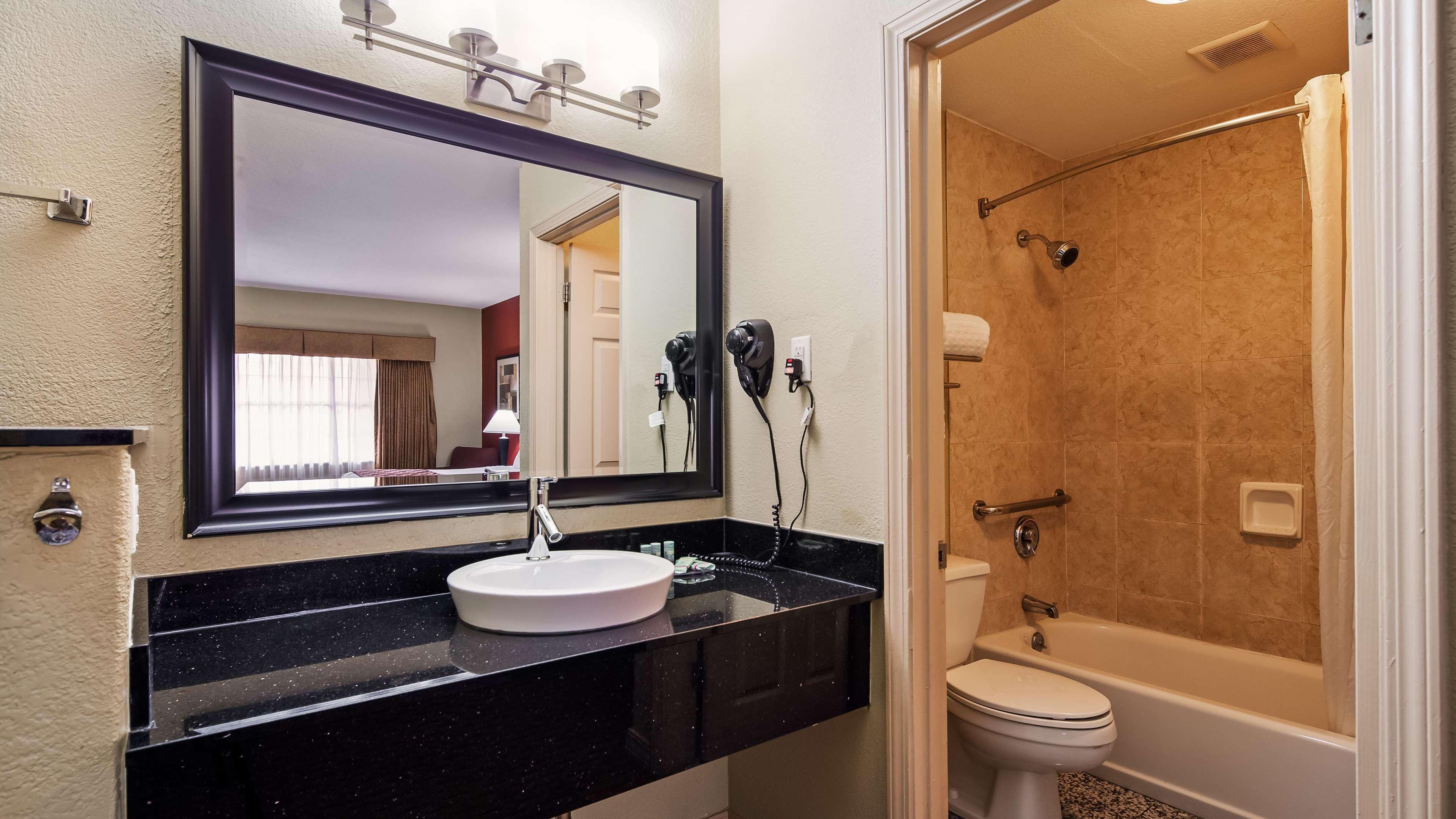 Best Western Airport Inn Monroe Bagian luar foto