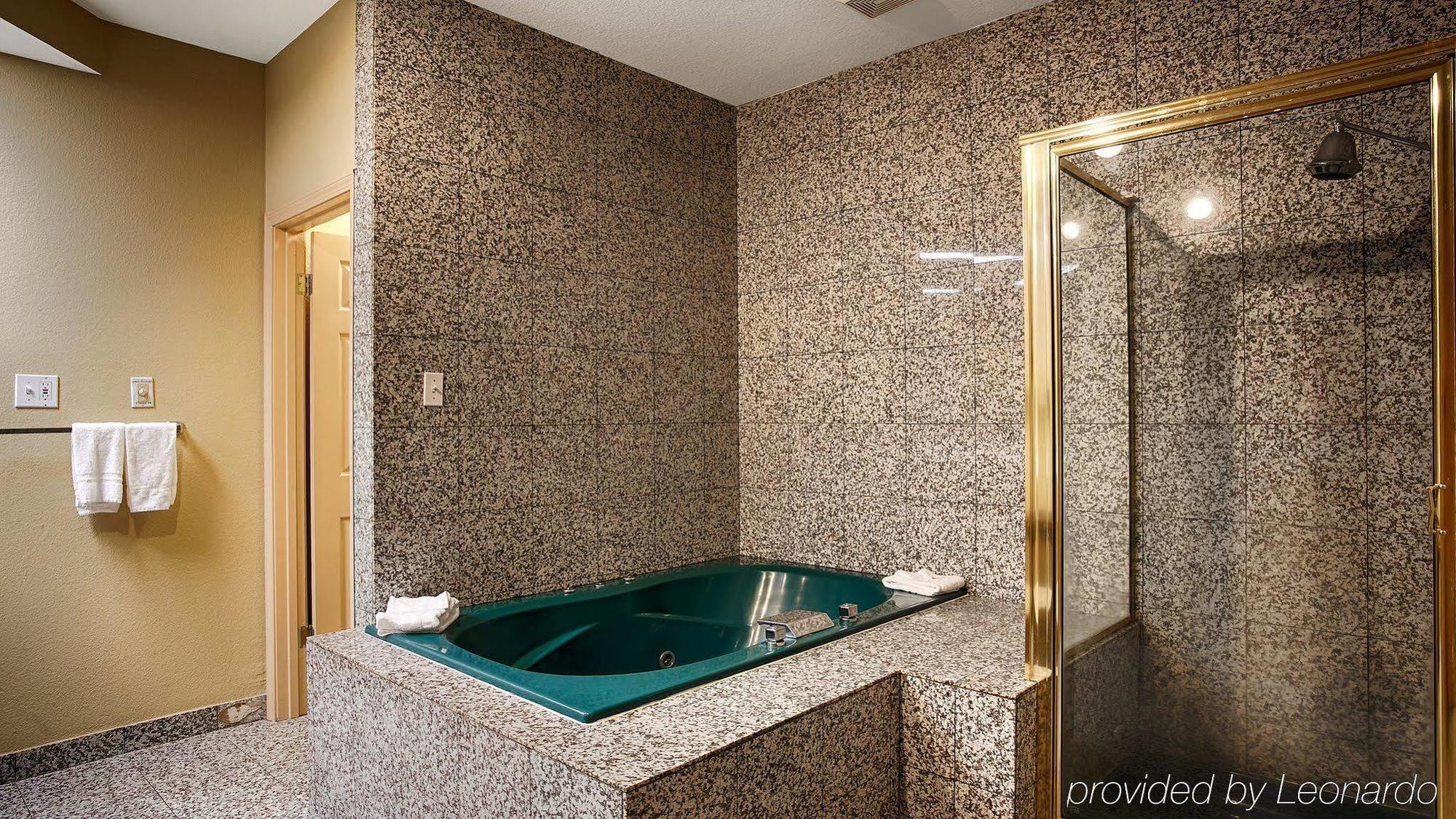 Best Western Airport Inn Monroe Bagian luar foto