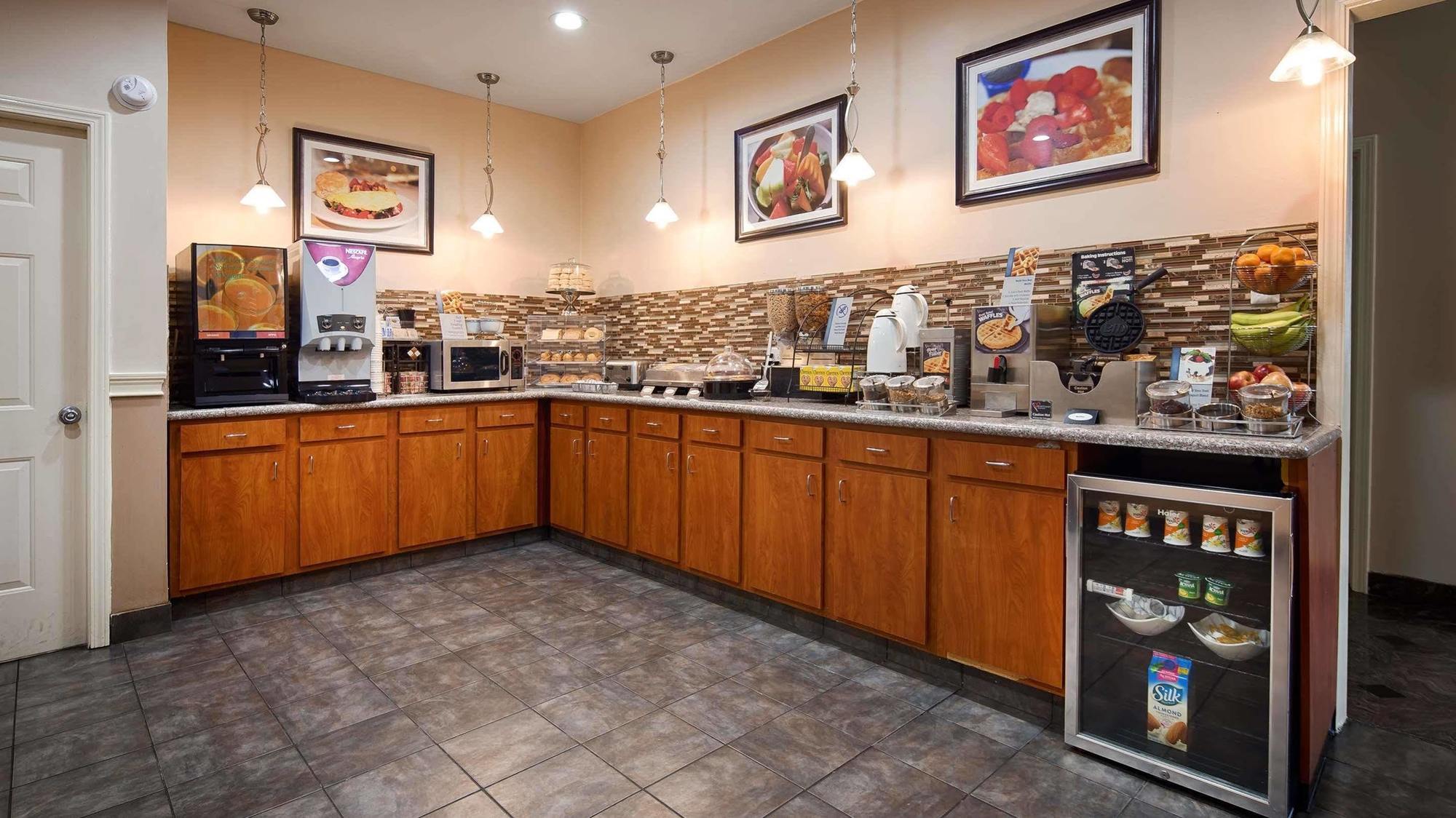Best Western Airport Inn Monroe Bagian luar foto