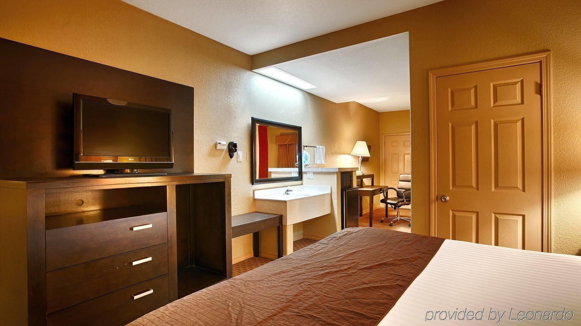 Best Western Airport Inn Monroe Bagian luar foto