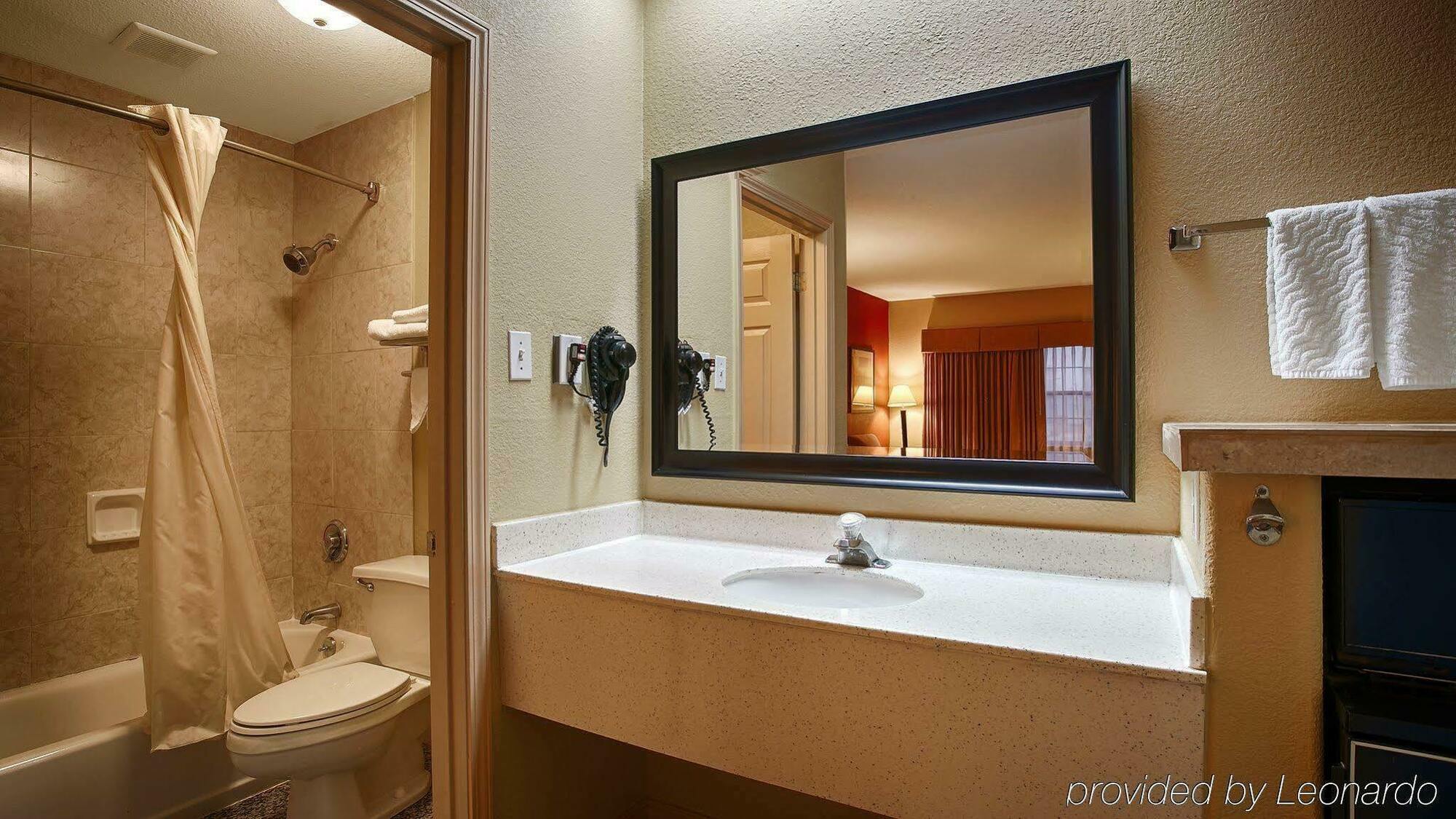 Best Western Airport Inn Monroe Bagian luar foto